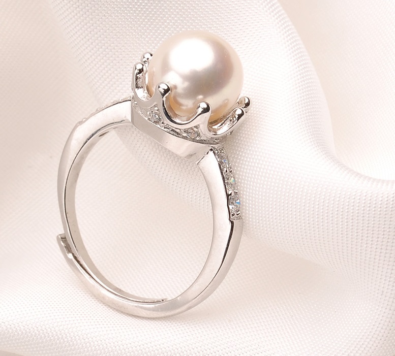 Guide for Beginners – Learn About Various Pearl Ring Settings