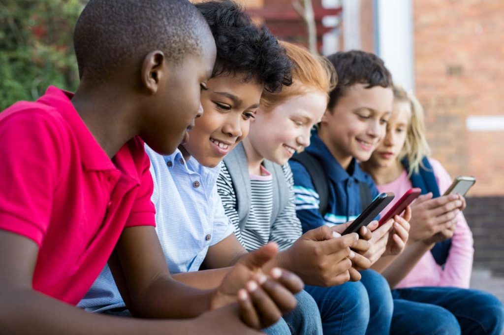 Important Tips to Track Your Kid’s Cell Phone Activities 