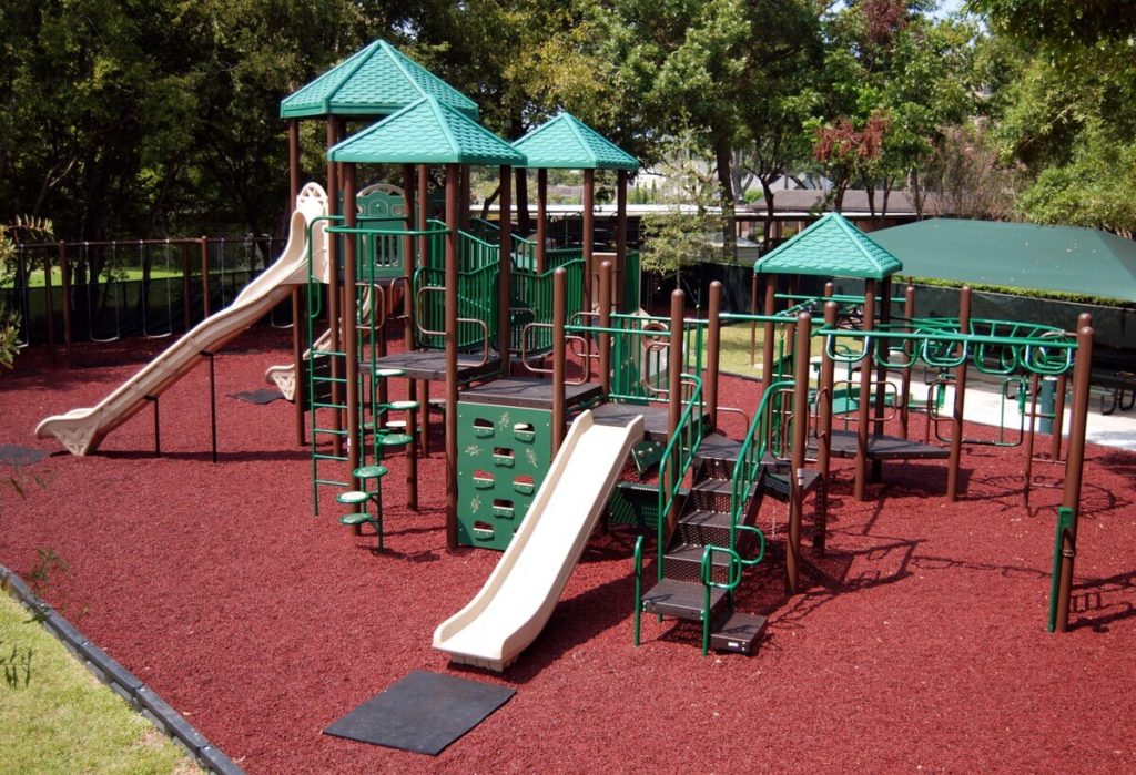 A Guide on How Commercial Playgrounds are Inspiring Children to Socialize